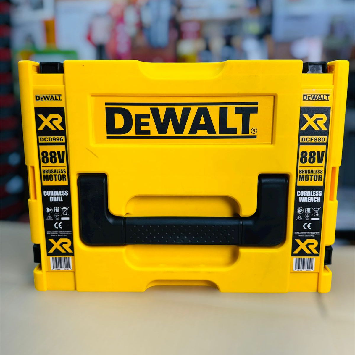 DeWalt 2‑in‑1 Drill & Impact Wrench – 88 V 6.0 Ah, Made in Czech Republic