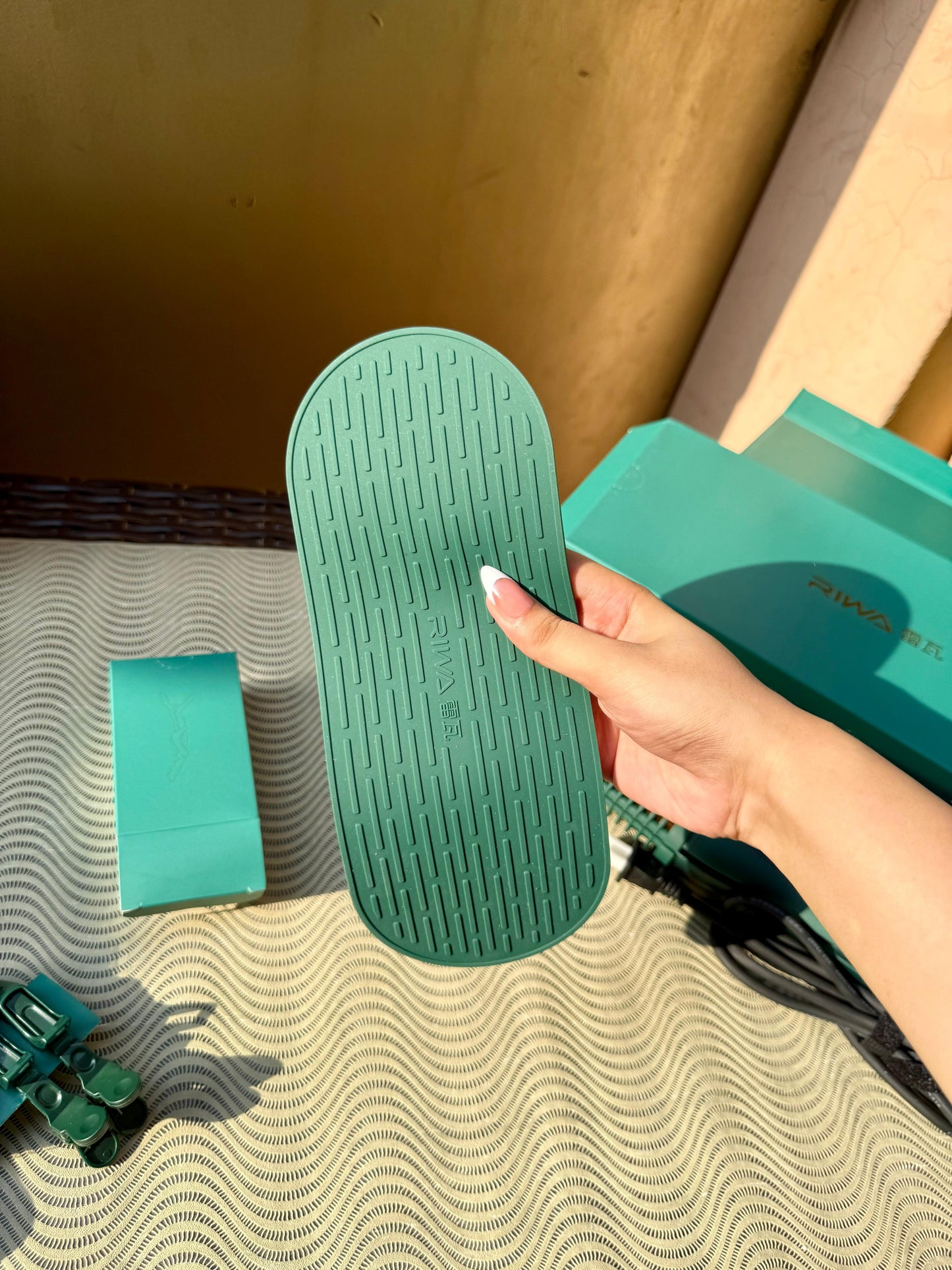 RIWA 2-in-1 Professional Hair Curler & Straightener