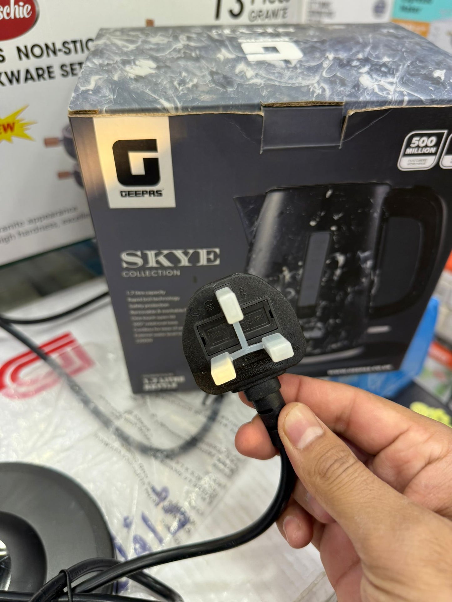 Geepas 1.7 L Electric Kettle – 2200W Rapid Boil