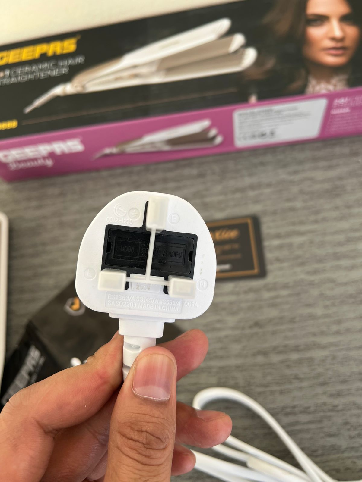 Geepas 2 - in - 1 Ceramic Hair Straightener GH8688 - Galaxiee.com