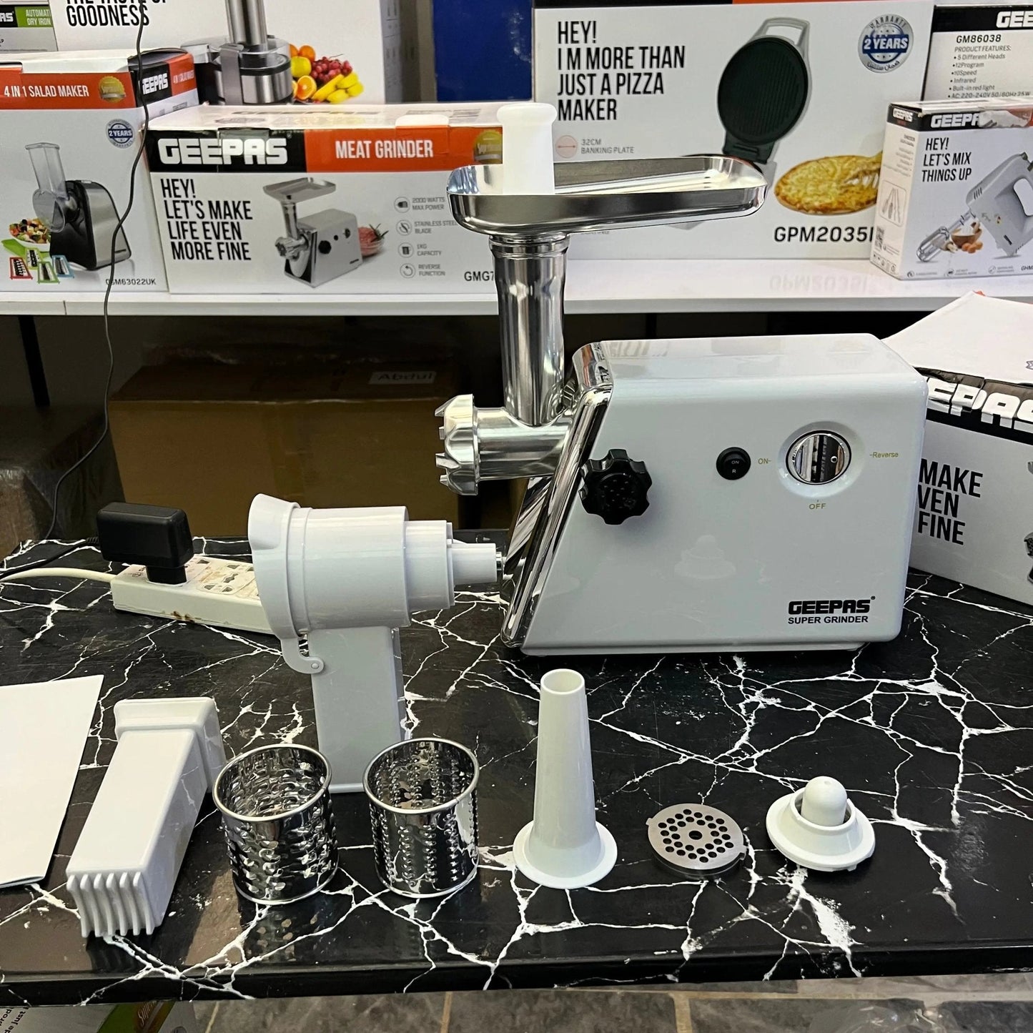 Geepas 6 - in - 1 Meat Grinder GMG765P - Galaxiee.com