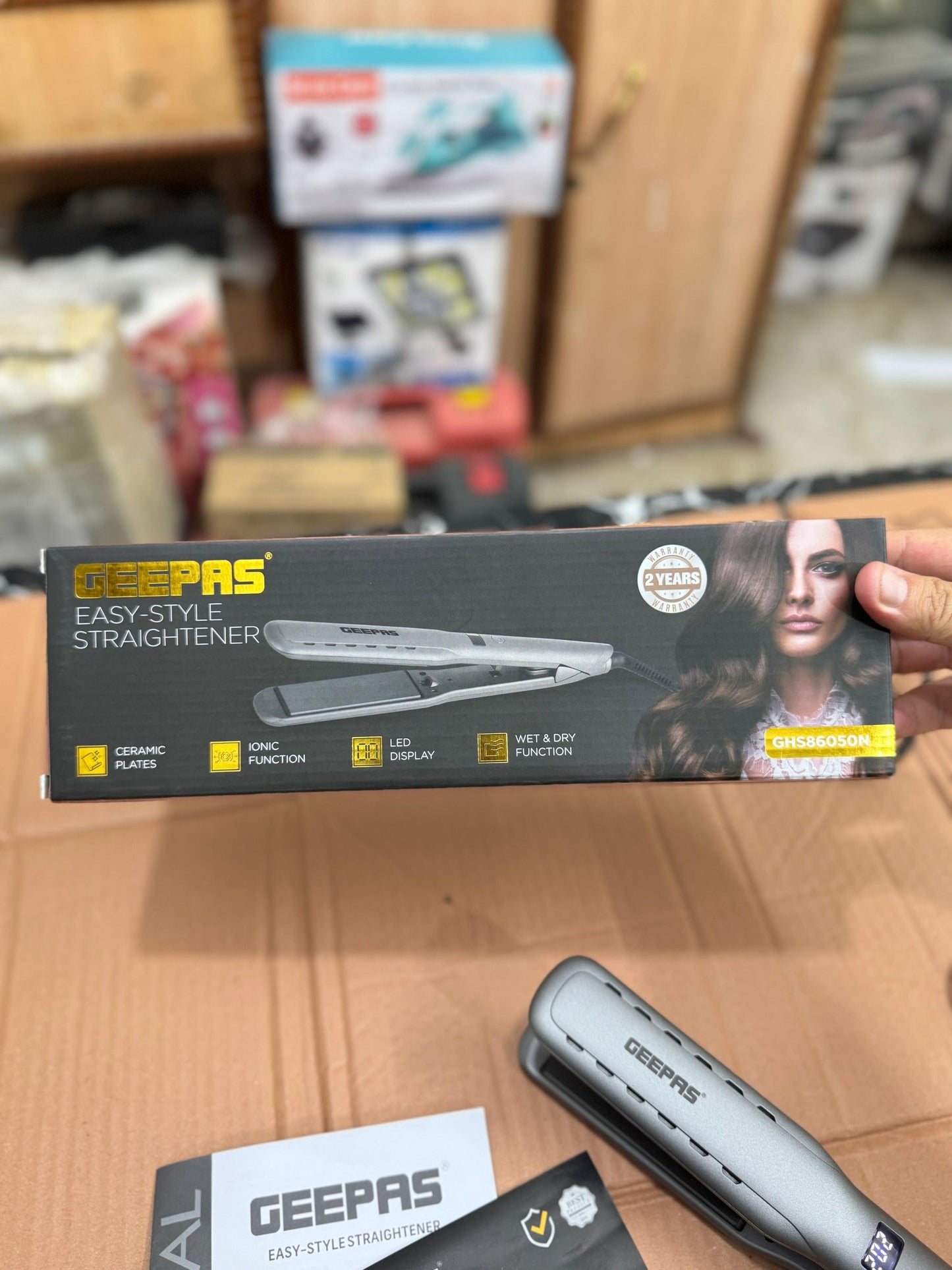 Geepas Professional Wet & Dry Hair Straightener GHS86050N – Ceramic Ionic Flat Iron with - Buy Online Pakistan | Galaxiee.com