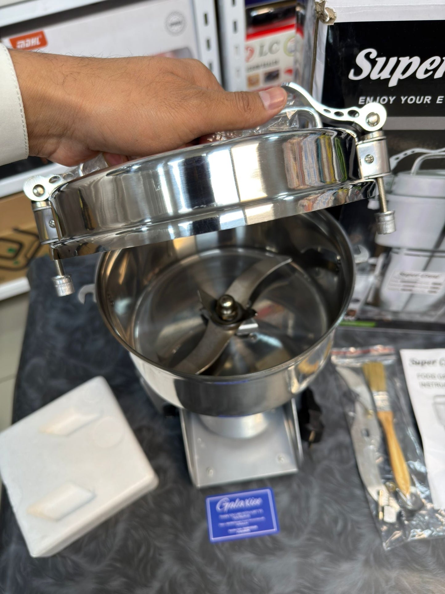 Super Crest Stainless Steel Powder Grinder – 250g / 400g / 500g / 1000g - Buy Online Pakistan | Galaxiee.com