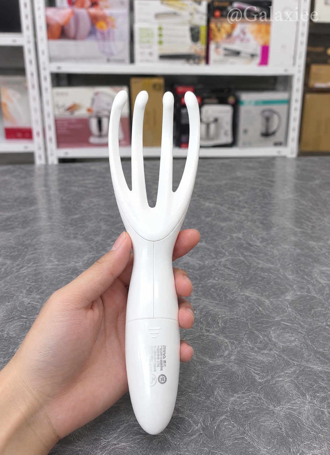 RIWA RF-1701 Electric Scalp Massager Comb – Galaxiee