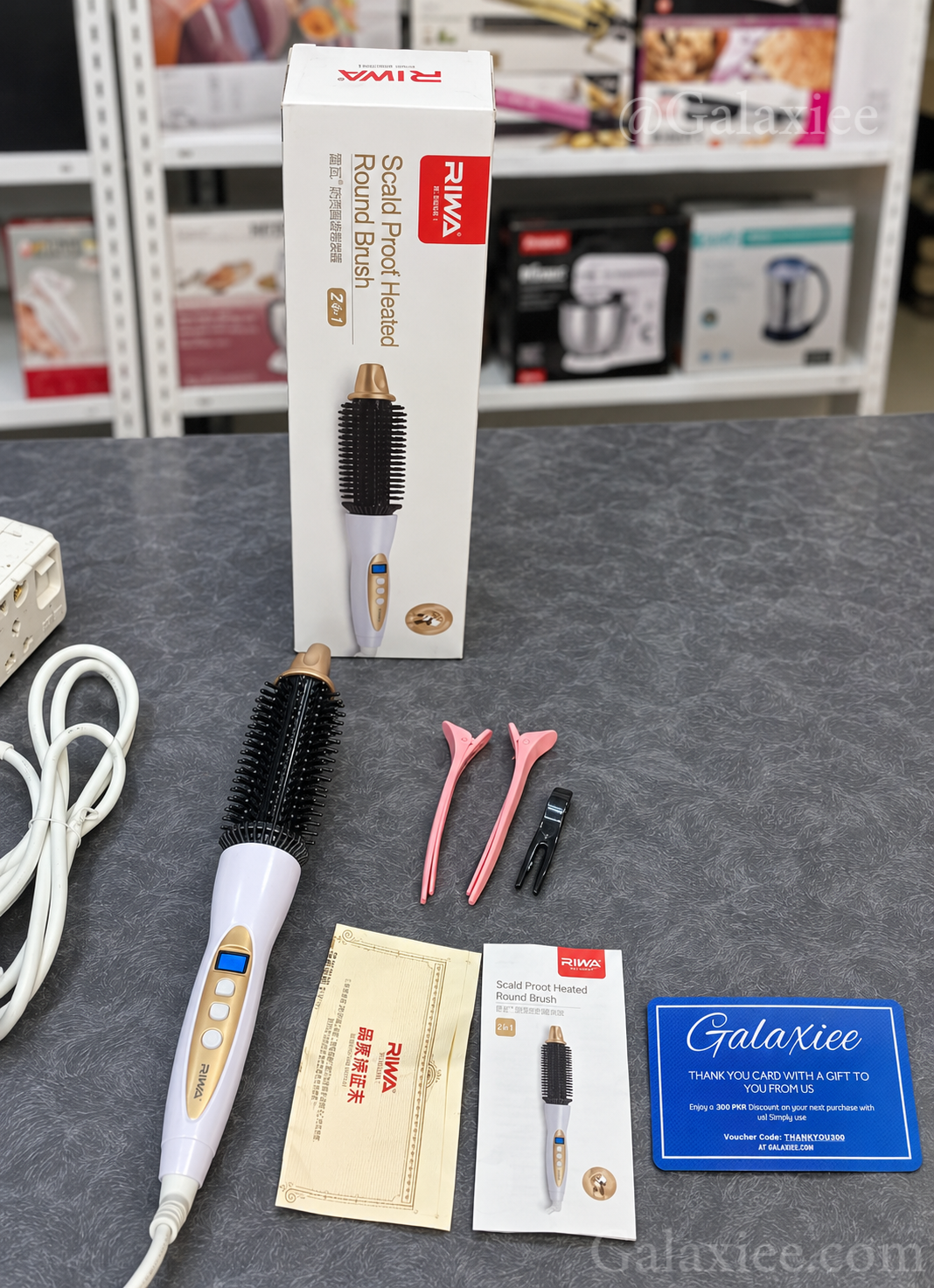 RIWA Heated Round Brush with Digital Display – Galaxiee