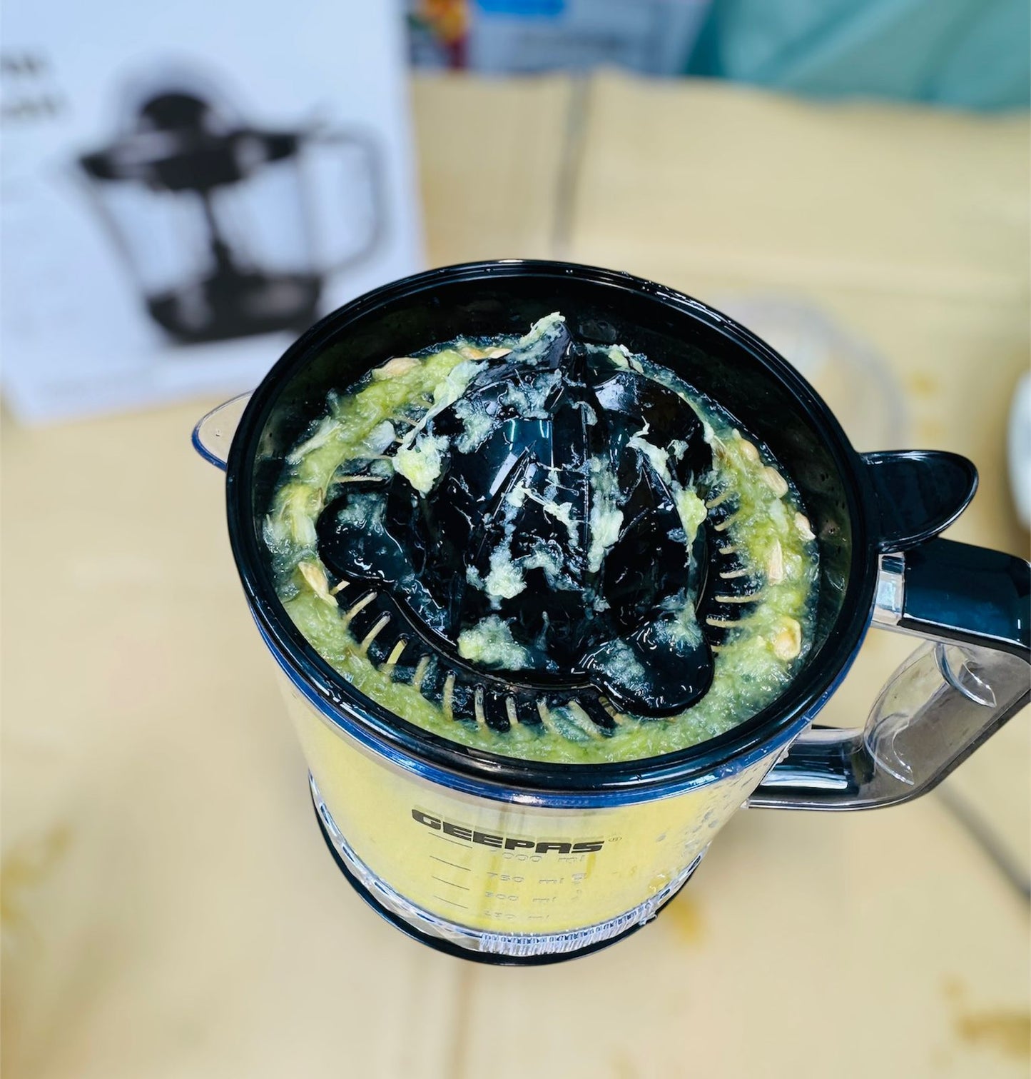 Geepas Citrus Juicer GCJ9900 – 1.0L Large Capacity, Two-Way Rotation