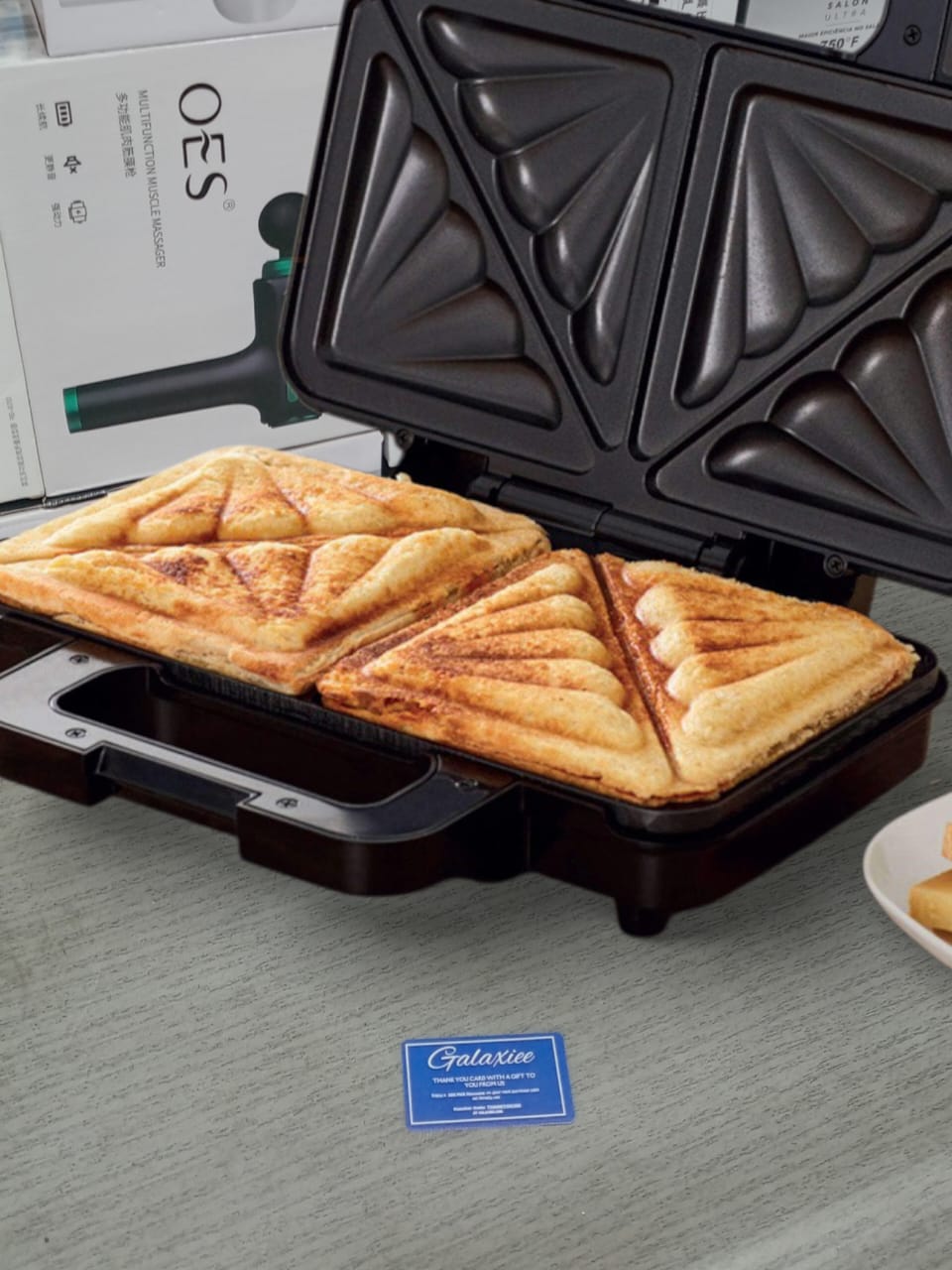 Tower Deep Filled Sandwich Maker 900W | Cerastone Pro Non-Stick | Extra-Deep Plates