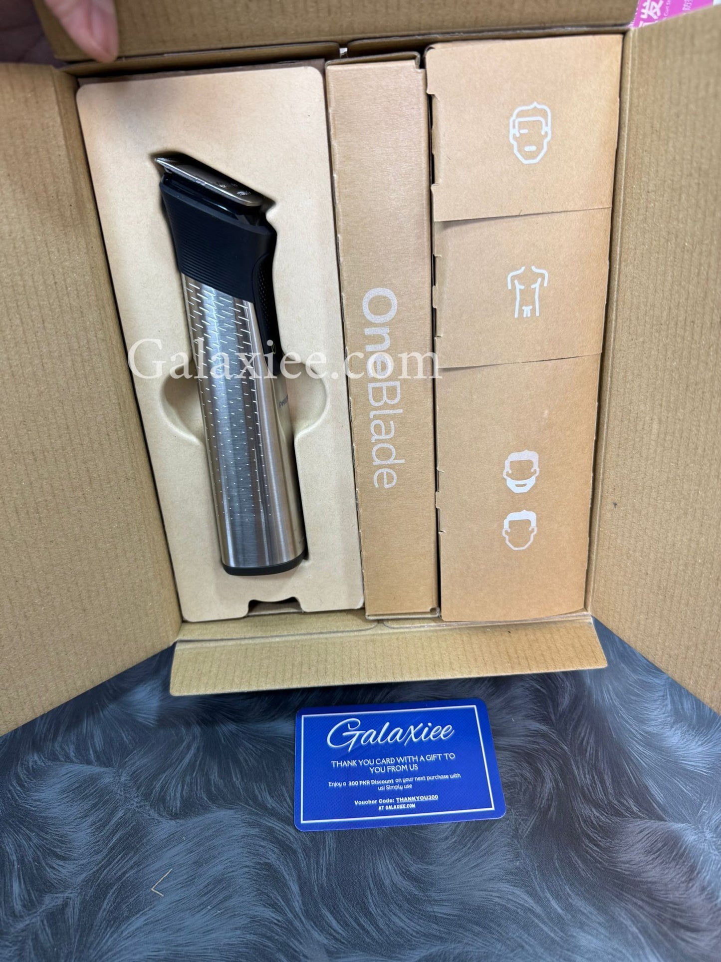Philips 9000 Series 20-in-1 Trimmer OneBlade Grooming Kit Galaxiee