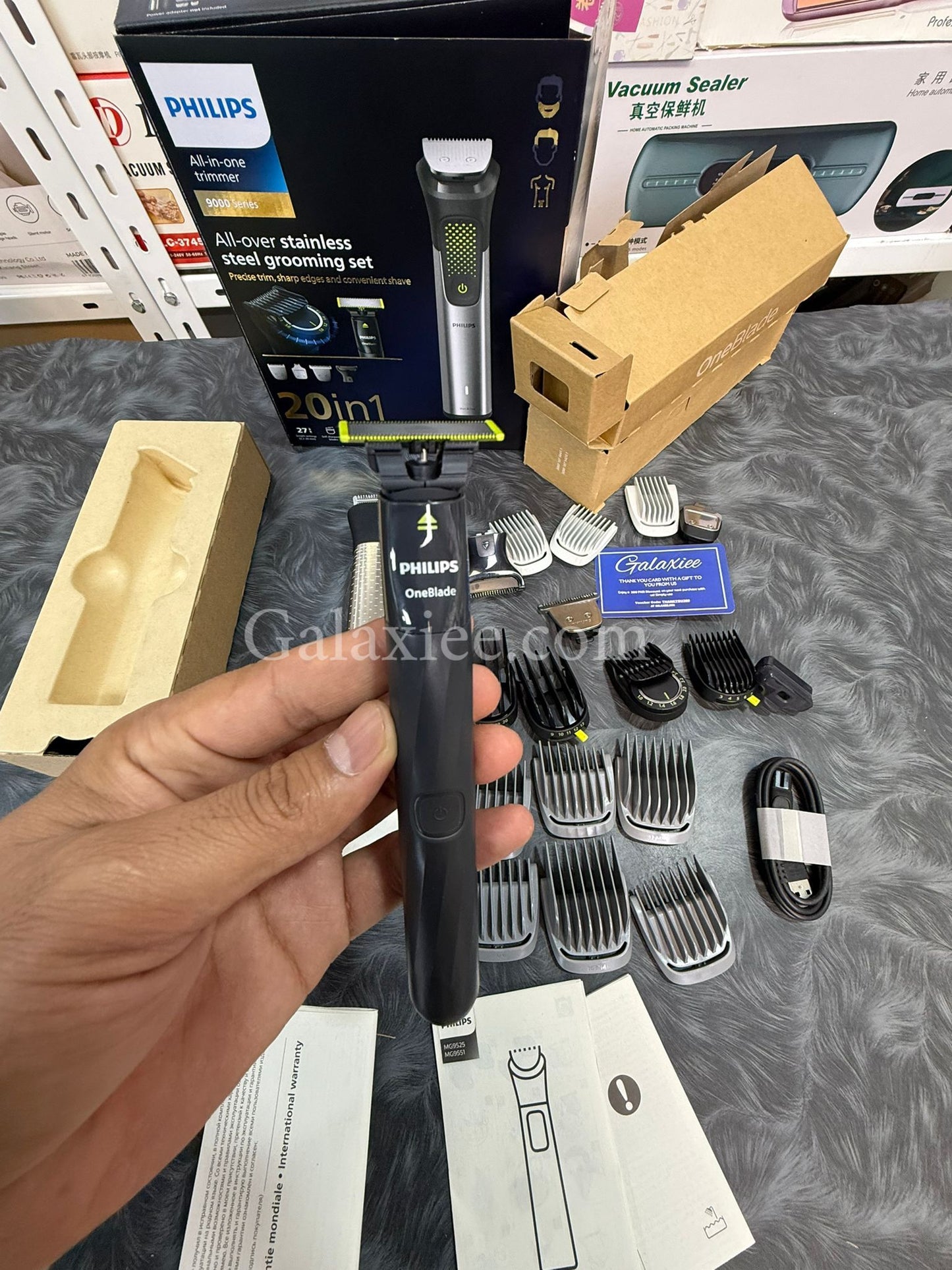 Philips 9000 Series 20-in-1 Trimmer OneBlade Grooming Kit Galaxiee