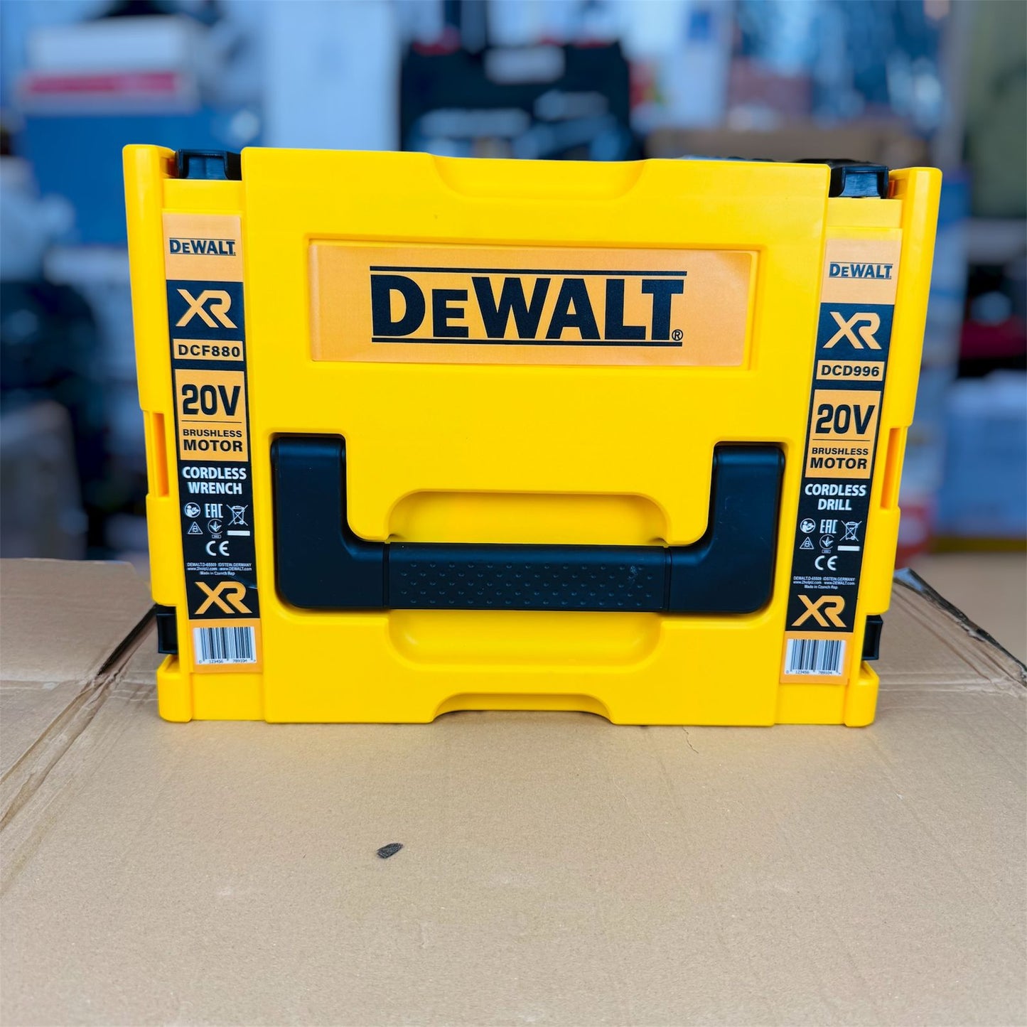 DeWalt 2-in-1 Drill & Impact Wrench Set (Czech Republic)