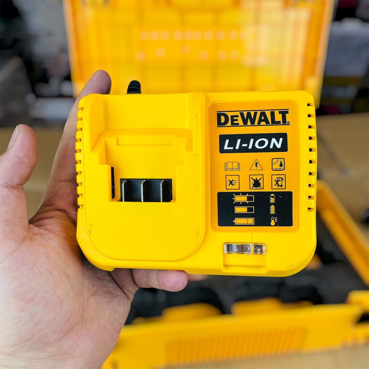 DeWalt 2-in-1 Drill & Impact Wrench Set (Czech Republic)