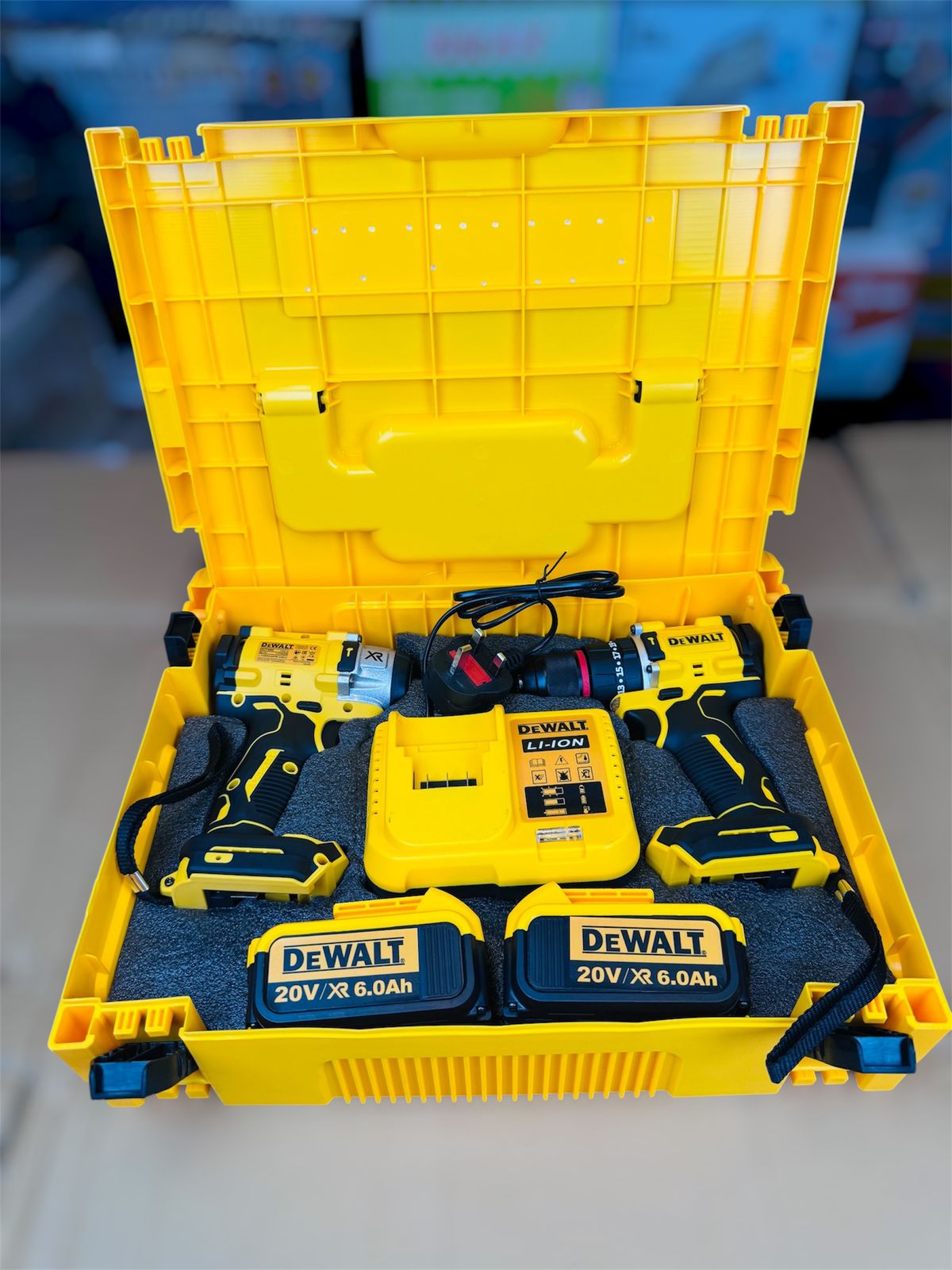 DeWalt 2-in-1 Drill & Impact Wrench Set (Czech Republic)
