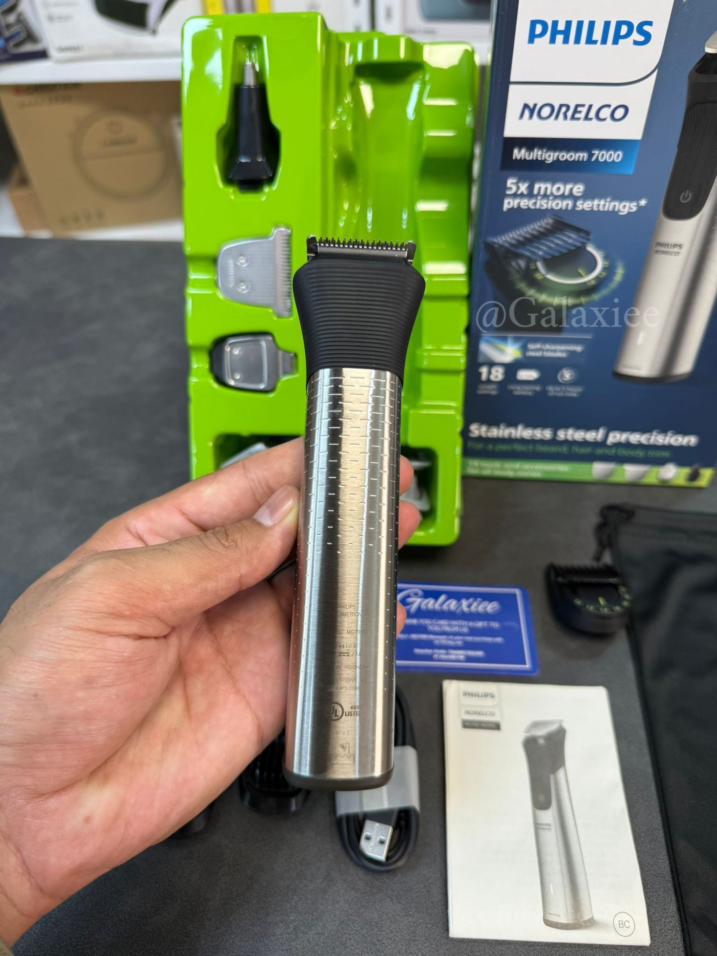 Philips Norelco Multigroom 7000 19-in-1 Trimmer Galaxiee
