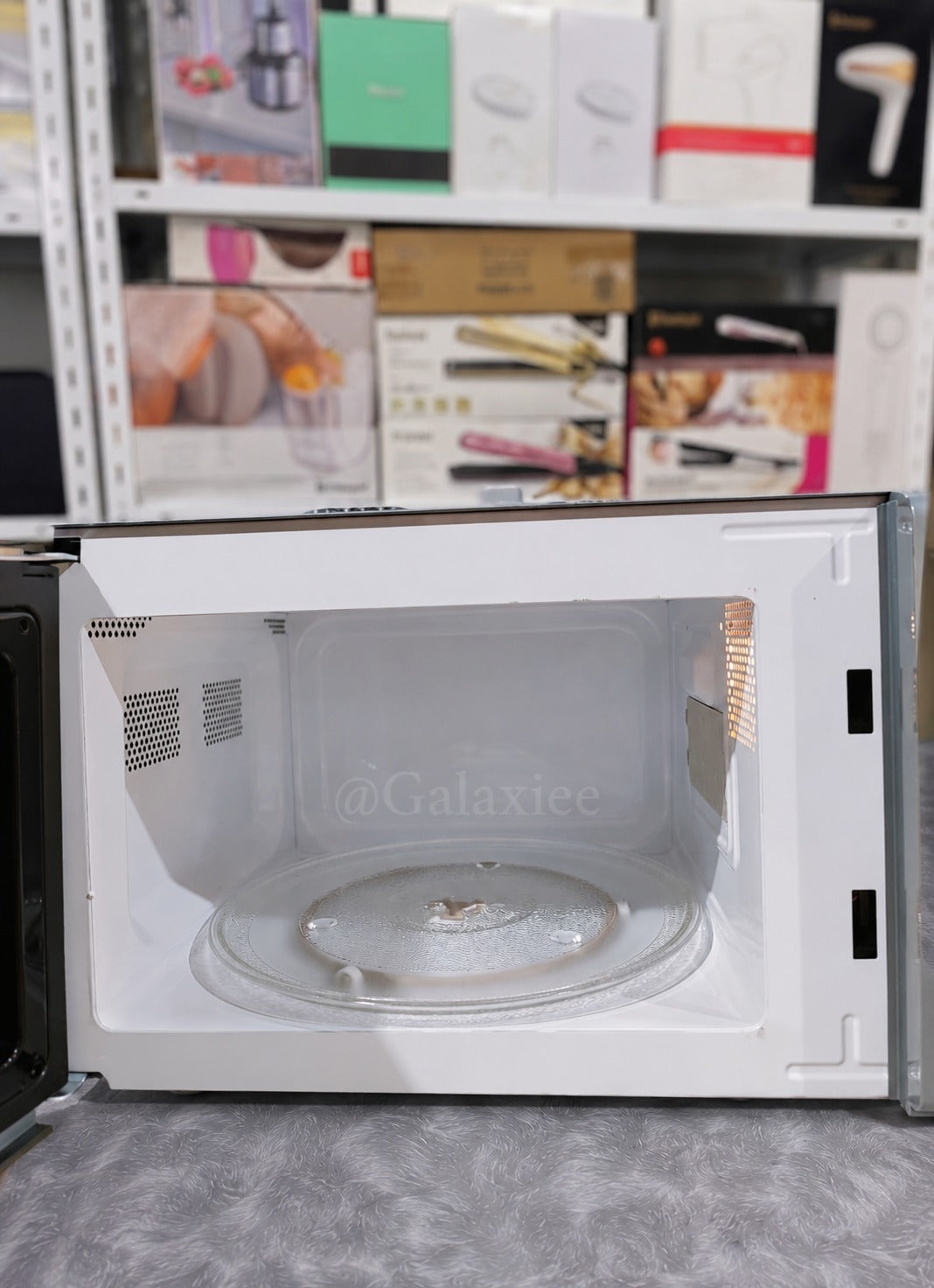 Swan UK SM22036 Nordic Collection 20L 800W Digital Microwave Galaxiee