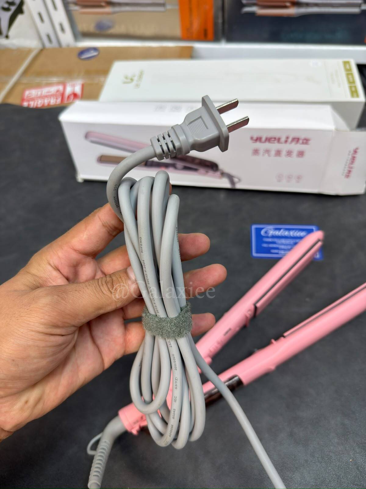 YUELI Pink Hair Straightener 55W with Temperature Control – Galaxiee