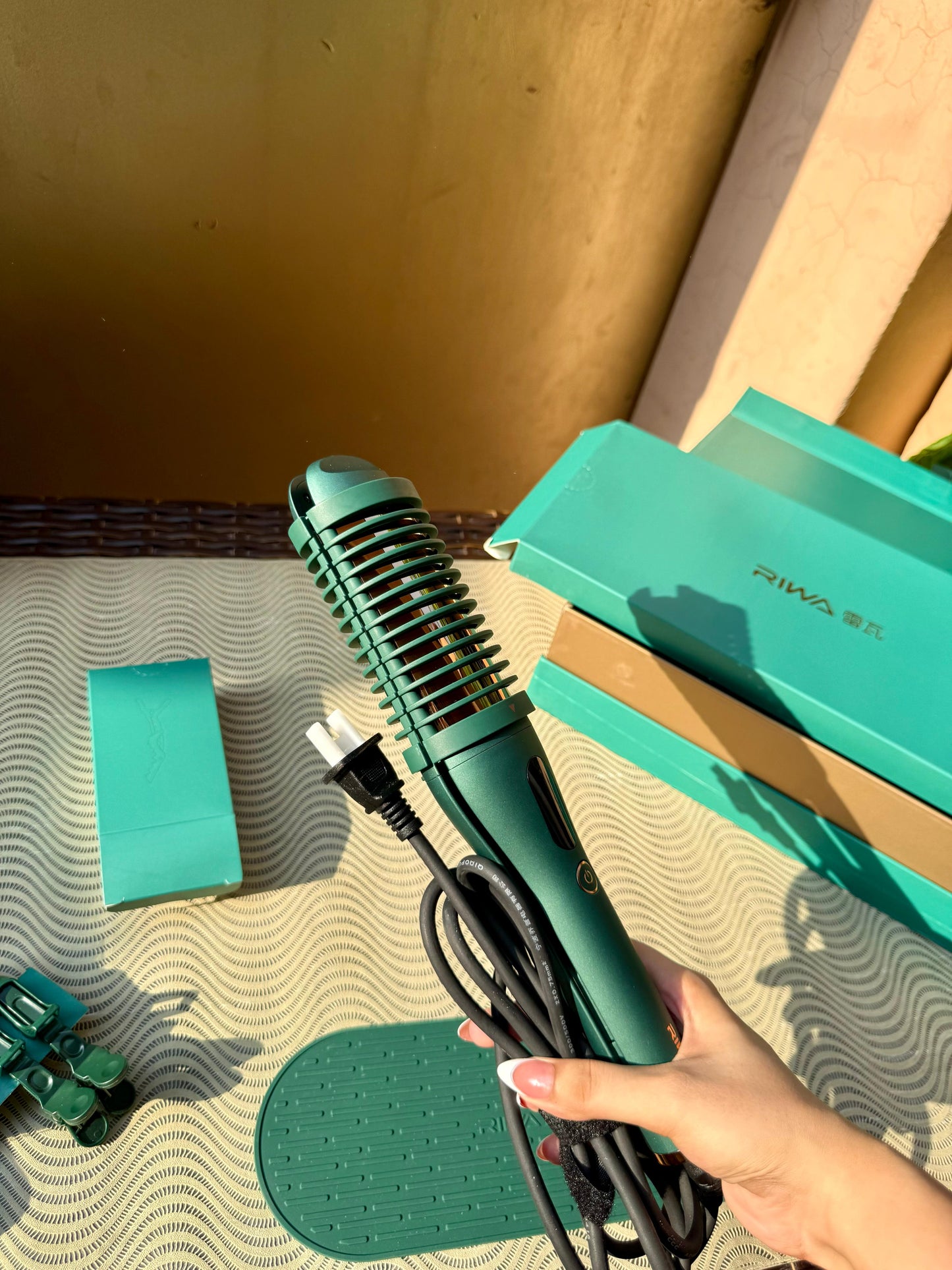 RIWA 2-in-1 Professional Hair Curler & Straightener