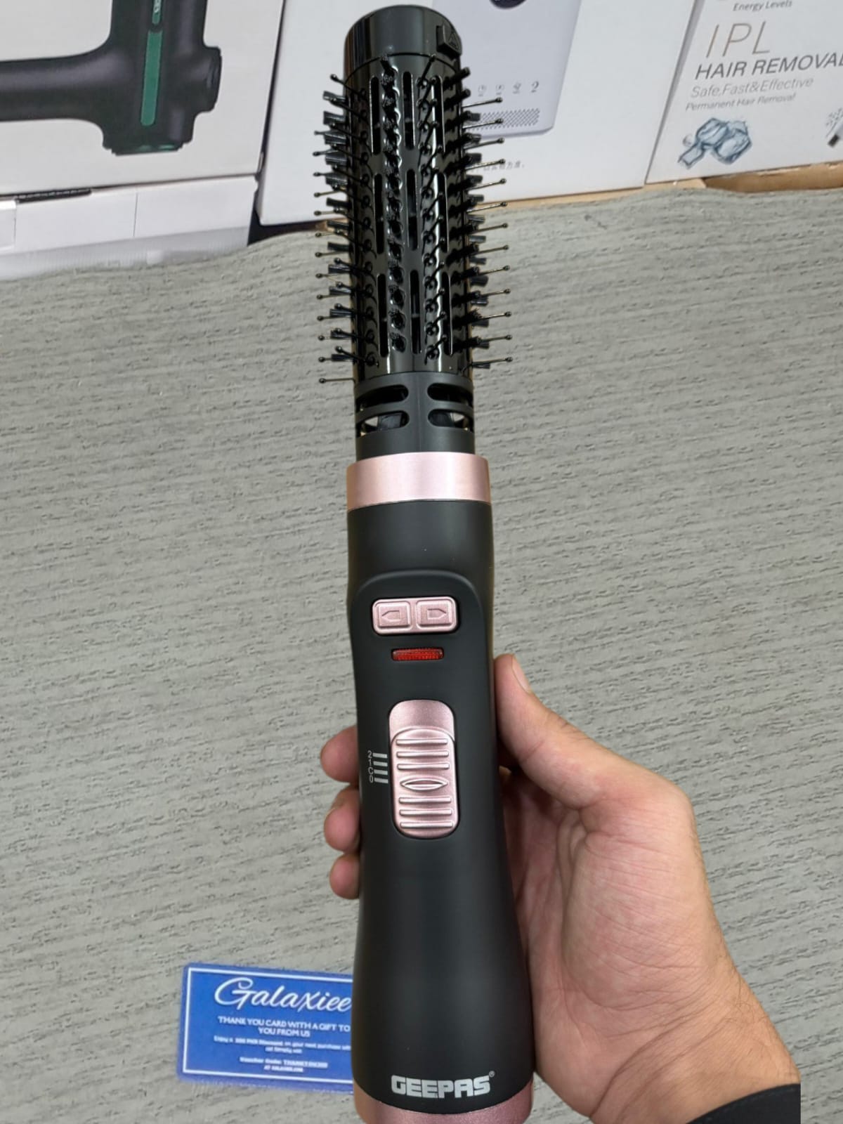 Geepas 1000W 2-in-1 Rotating Hot Air Styler GHR8600N – Blowout Brush & Hair Curler with - Buy Online Pakistan | Galaxiee.com