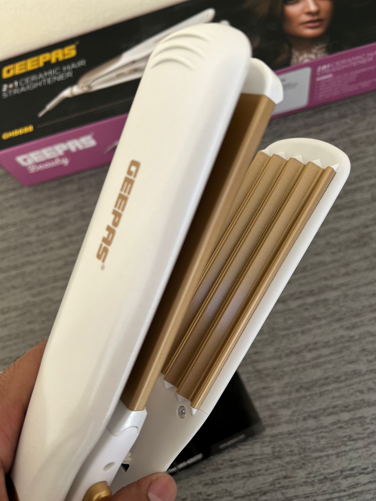 Geepas 2-in-1 Ceramic Hair Straightener GH8688 - Buy Online Pakistan | Galaxiee.com