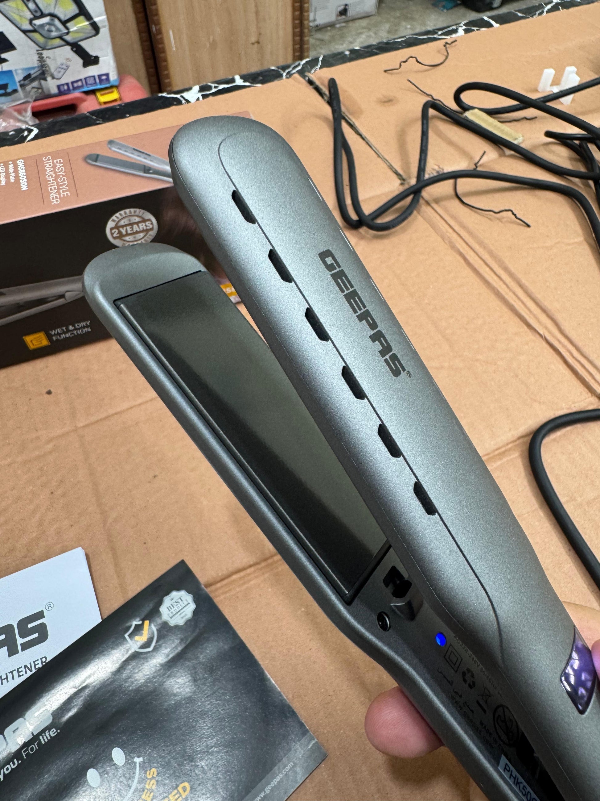 Geepas Professional Wet & Dry Hair Straightener GHS86050N – Ceramic Ionic Flat Iron with - Buy Online Pakistan | Galaxiee.com