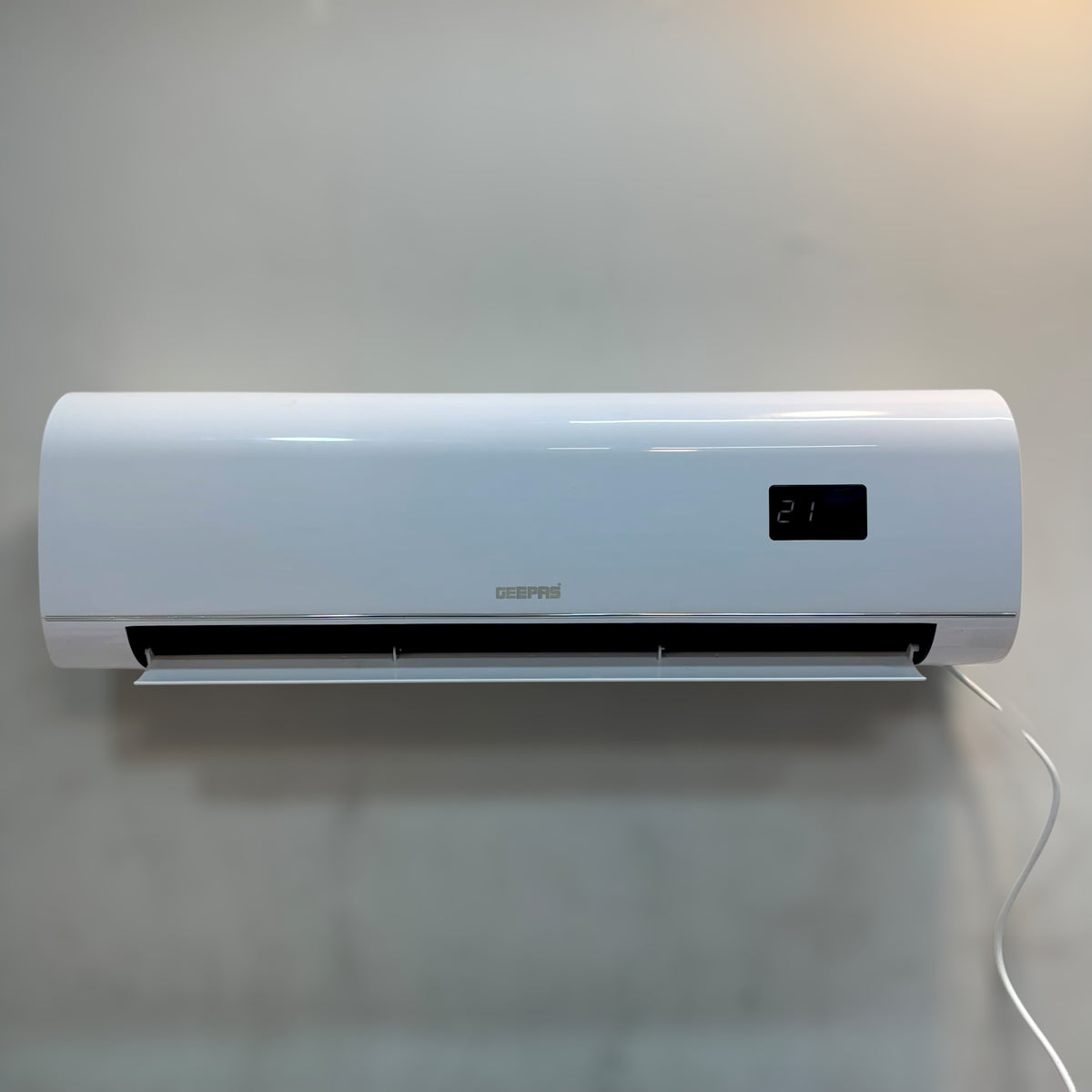 Geepas PTC Ceramic Wall Heater – GWH28576P | 2000W/3300W | Instant Heating - Buy Online Pakistan | Galaxiee.com