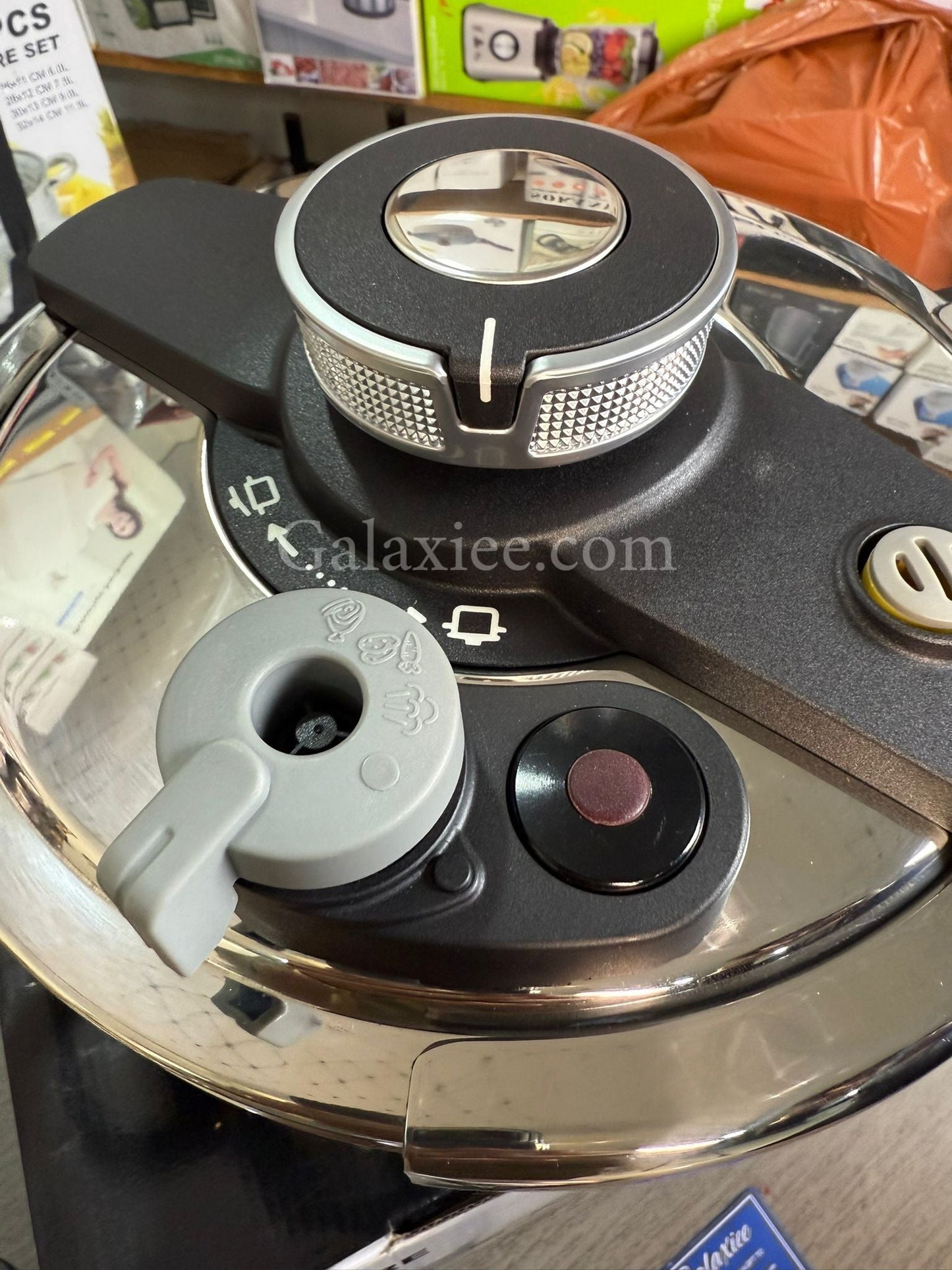 German Lot Royal King 2-in-1 Pressure Cooker 4 L + 6 L | 22 cm Stainless Steel - Buy Online Pakistan | Galaxiee.com