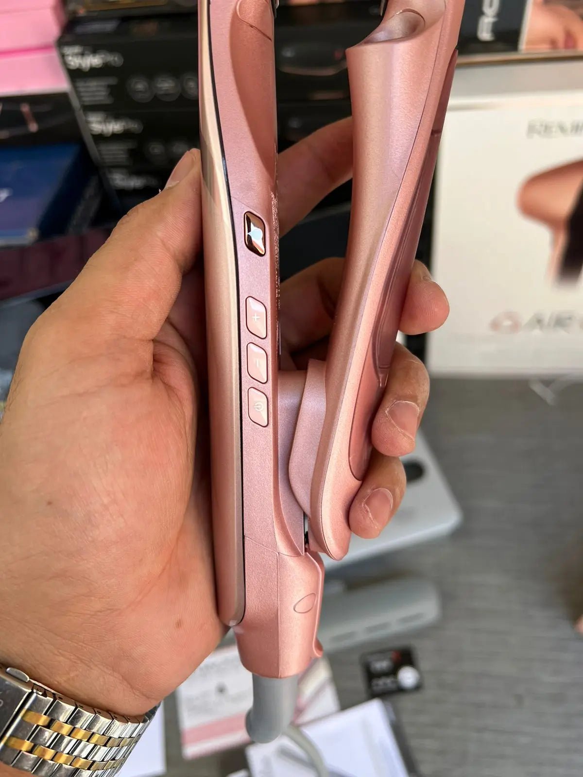 Remington HydraLuxe Pro Hair Straightener S9001  Ionic Ceramic Plates | Heat Protection - Buy Online Pakistan | Galaxiee.com