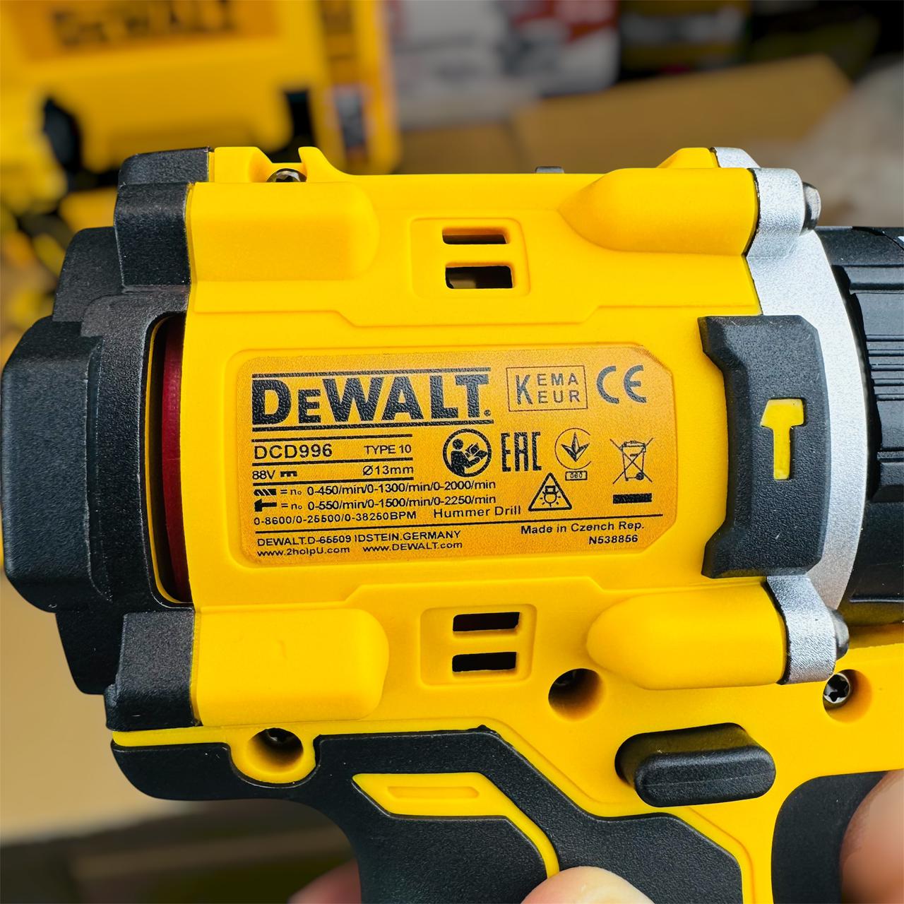 DeWalt 2-in-1 Drill & Impact Wrench Set (Czech Republic)
