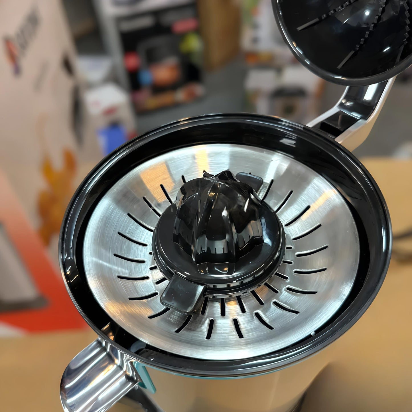 Sayona Press Citrus Juicer SZL-651D – 400W Stainless Steel Juicer with Dual Cones - Buy Online Pakistan | Galaxiee.com