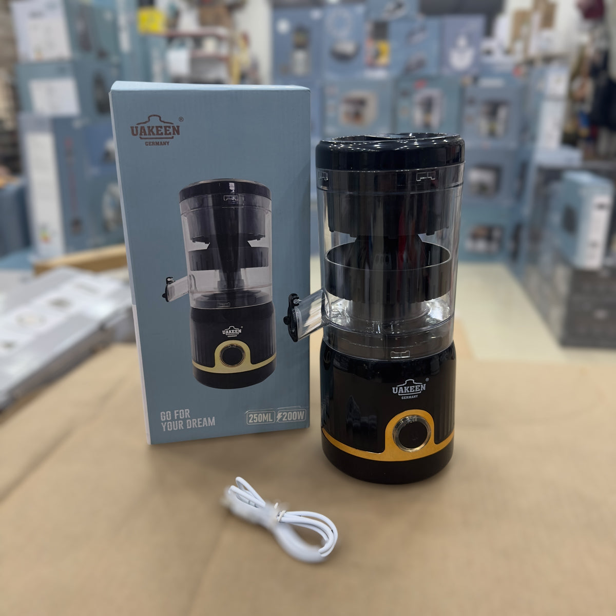 UAKEEN Rechargeable Citrus Juicer ZL-2211A / ZL-2211B – 250ml Portable Electric Orange J - Buy Online Pakistan | Galaxiee.com